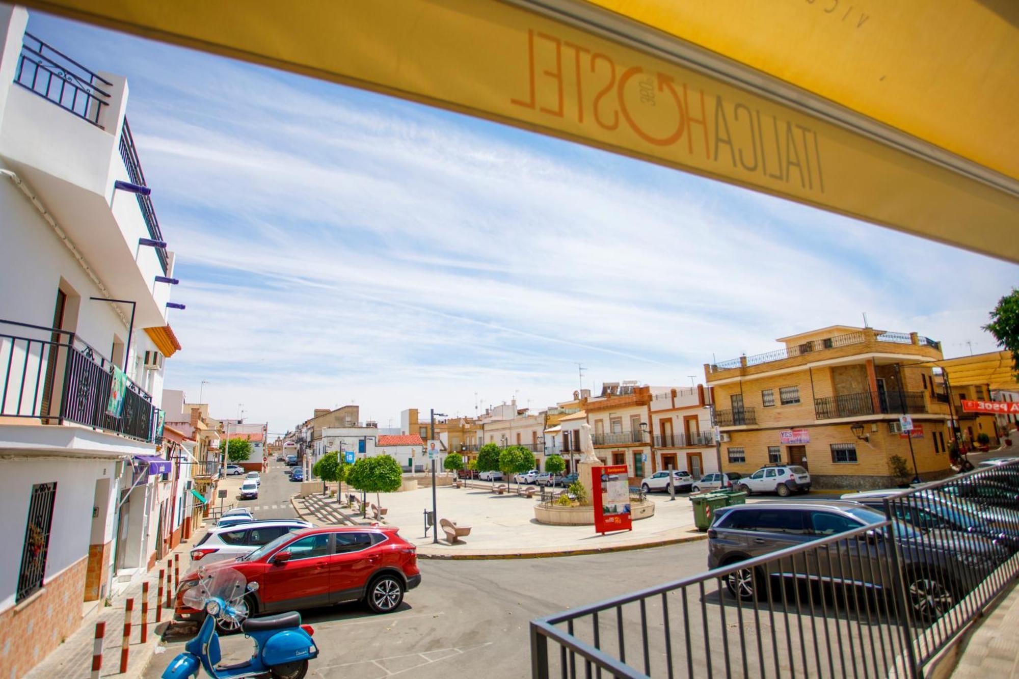 Italica Hostel Santiponce Exterior photo